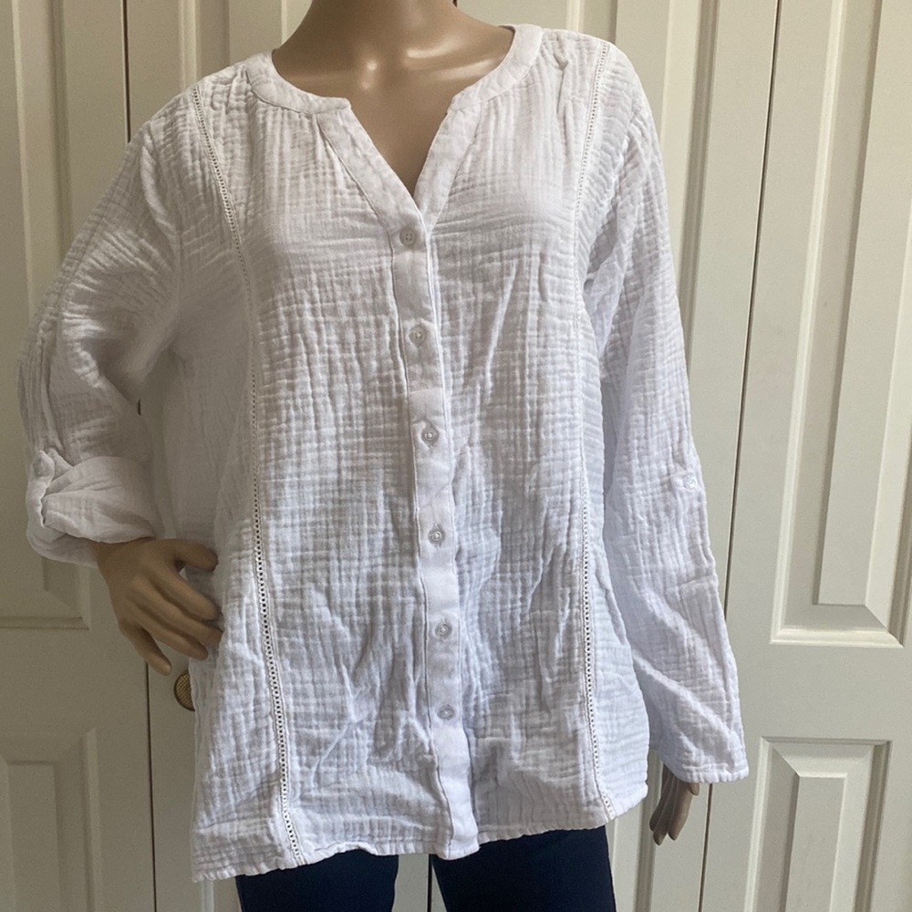 Collections ETC. Womens XL White Texture Knit Button Front. So Cute.